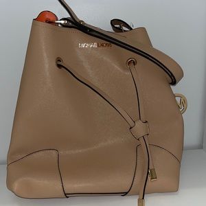 Dupe- Michael kors bag